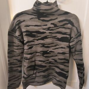 Women's Camouflage Sweater - Black and Gray